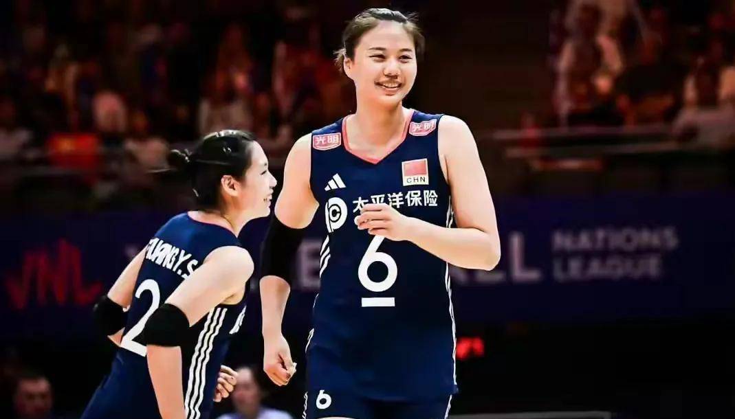 电竞国家队技术犯规送分，中国女排主帅怒摔战术板！