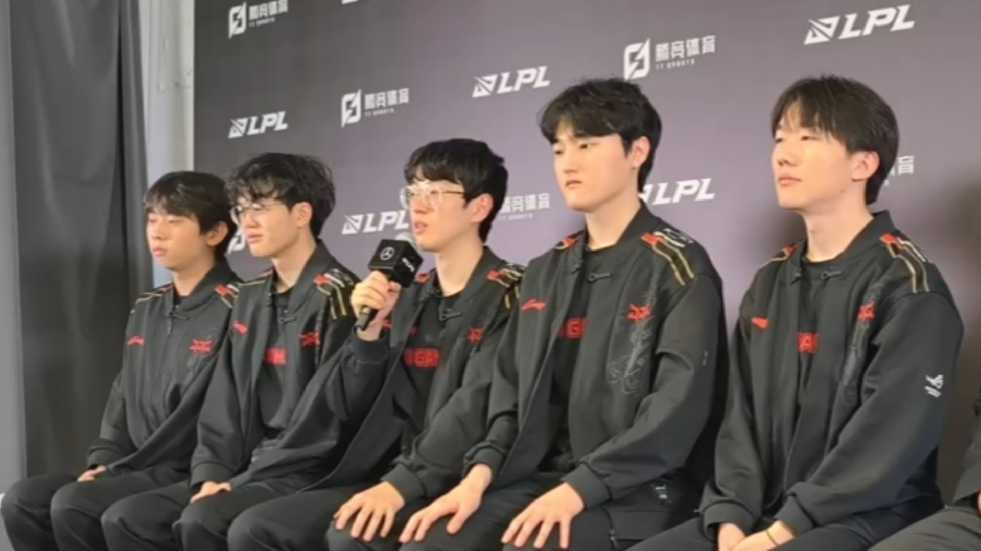 Scout在瑞士队比赛中锐不可当，出色防守引发热议！